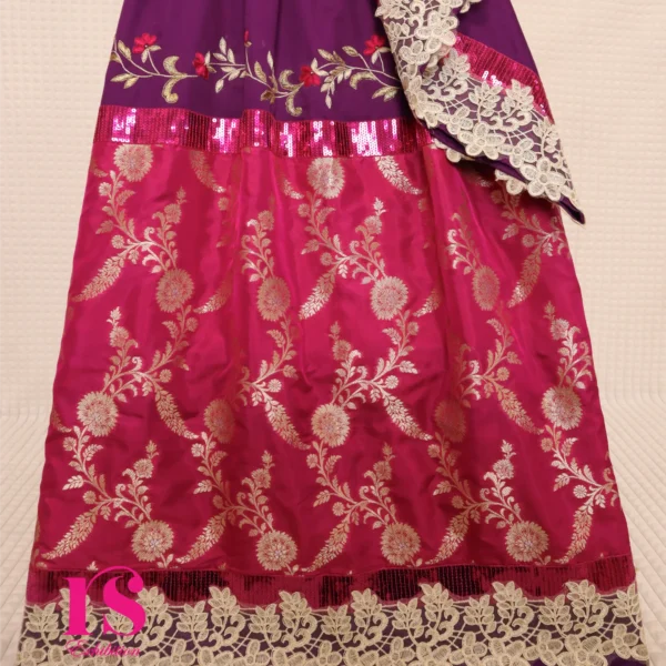 Eye Catching Aari Work With Banaras Panel